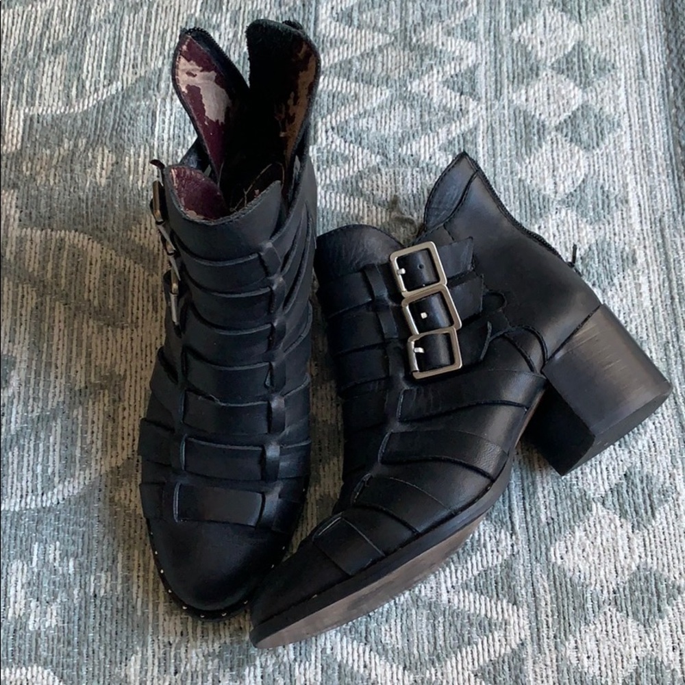 Preloved Report black boots